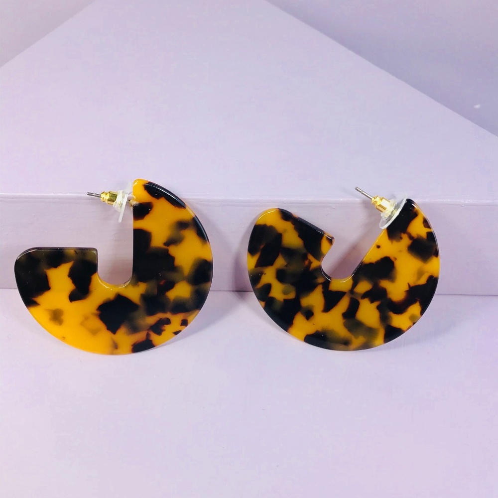 Acrylic Disc Stud in Tortoise - Picture 5 of 7